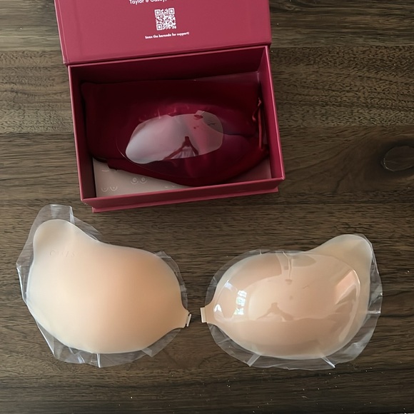 Cakes Body Cleavage Bra - Sticky - Picture 2 of 3